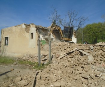 Zbúranie bývalej školy