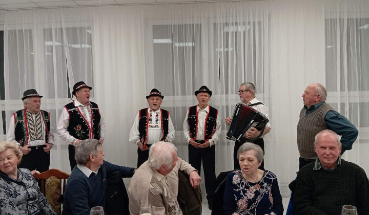 Fašiangové posedenie seniorov 08. februára 2026 sa uskutočnilo v Kultúrnom dome Fašiangové posedenie seniorov. Najprv sa uskutočnila výročná členská schôdza Klubu seniorov, ktorá zábava pokračovala fašiangovým posedením. O pohostenie sa postarali členky výboru Klubu seniorov. Fašiangové posedenie seniorov 08. februára 2026 sa uskutočnilo v Kultúrnom dome Fašiangové posedenie seniorov. Najprv sa uskutočnila výročná členská schôdza Klubu seniorov, ktorá zábava pokračovala fašiangovým posedením. O pohostenie sa postarali členky výboru Klubu seniorov.