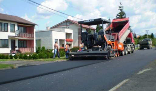 Rekonštrukcia štátnej cesty cez Úbrež v júli 2008 (foto Ľuboš Mi 