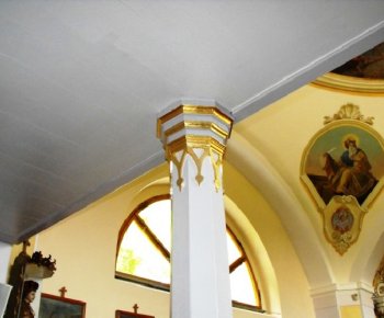 Interiér kostola po maľbe