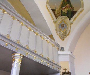 Interiér kostola po maľbe