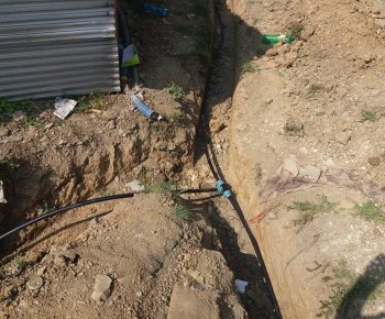 Oprava rozvodov vody v rómskej osade