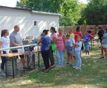 Zastrešenie tribúny na ihrisku