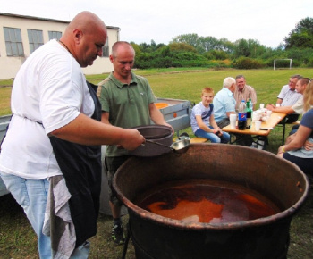 Asfaltovanie cesty na cintorín