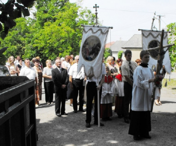 Chodník pri detskom ihrisku