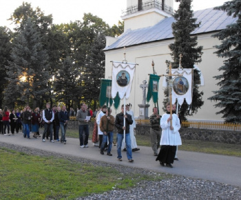 Chodník pri detskom ihrisku