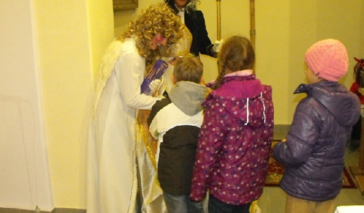 Natieranie strechy kostola 