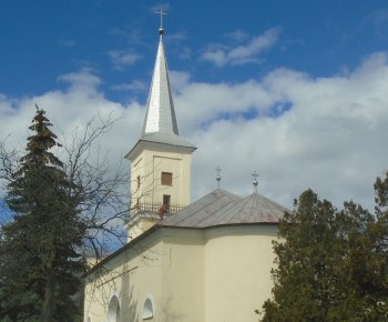 Natieranie strechy kostola
